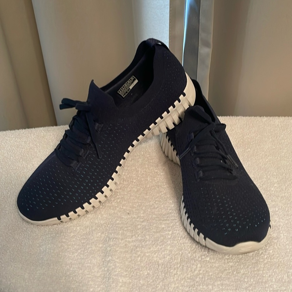 Women’s Skechers sneakers